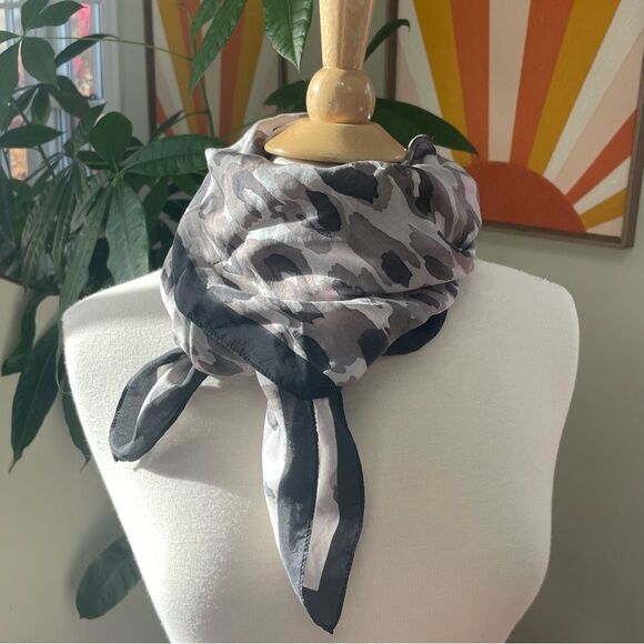 Nicole Miller Studio 100% Silk Animal Cheetah Print Scarf Rolled Hem - Picture 1 of 7
